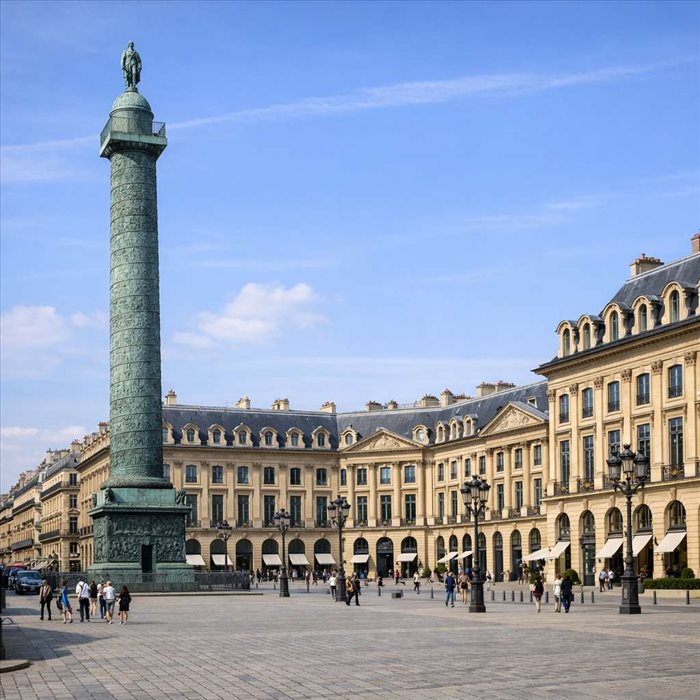 Place Vendôme à Paris : architecture prestigieuse et patrimoine immobilier